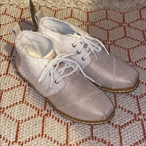 ✨TOMS✨ Sherpa boots